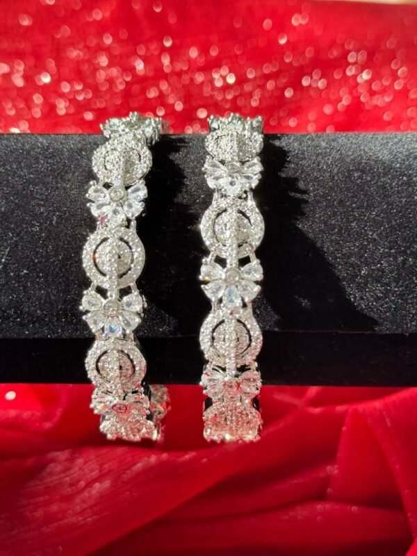 Stoned bangle a pair